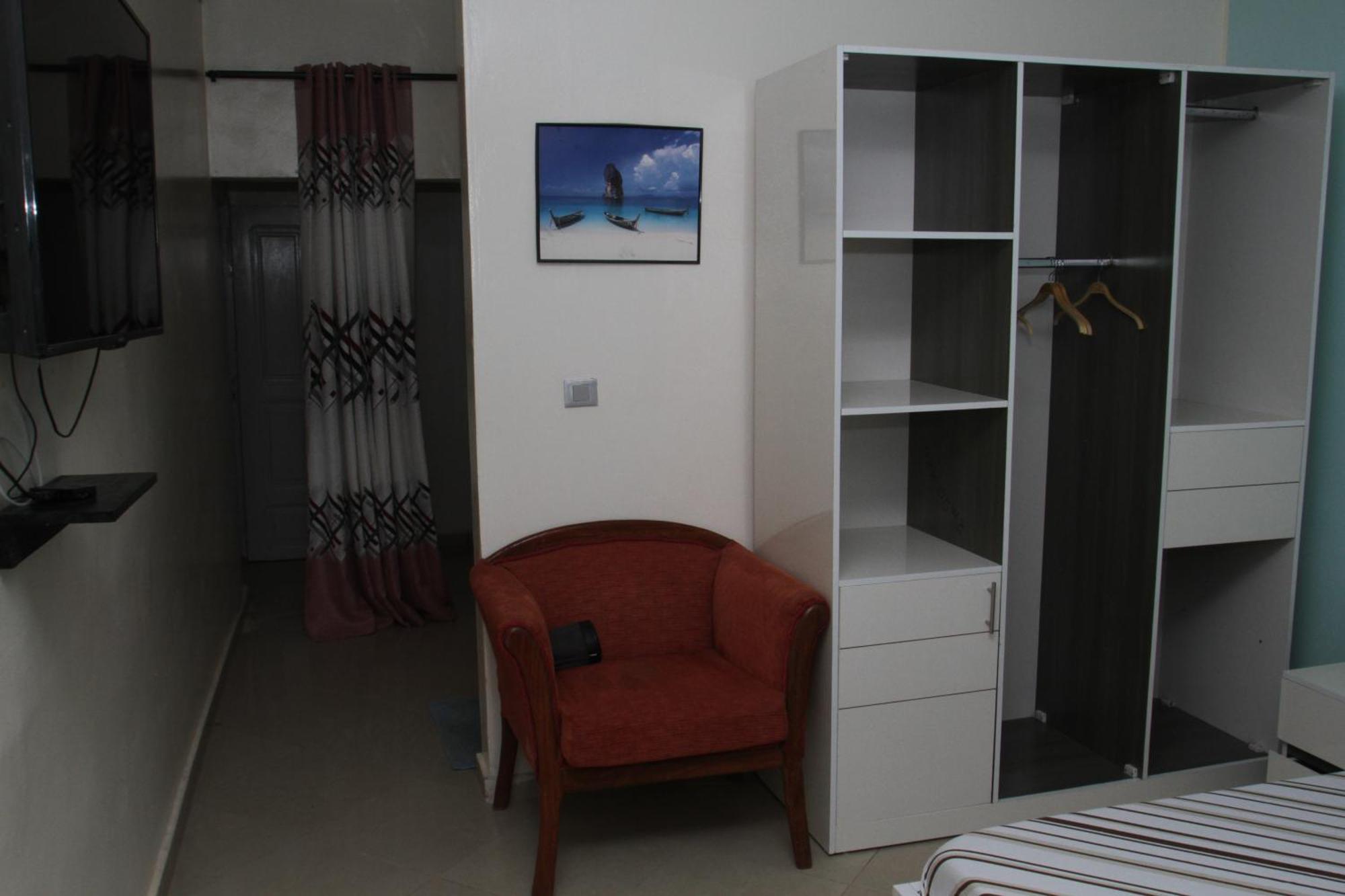 " Le Nid Douillet ", Un Fabuleux Studio, Calme, Cosy Et Bien Climatise Au Centre De Saly Екстер'єр фото